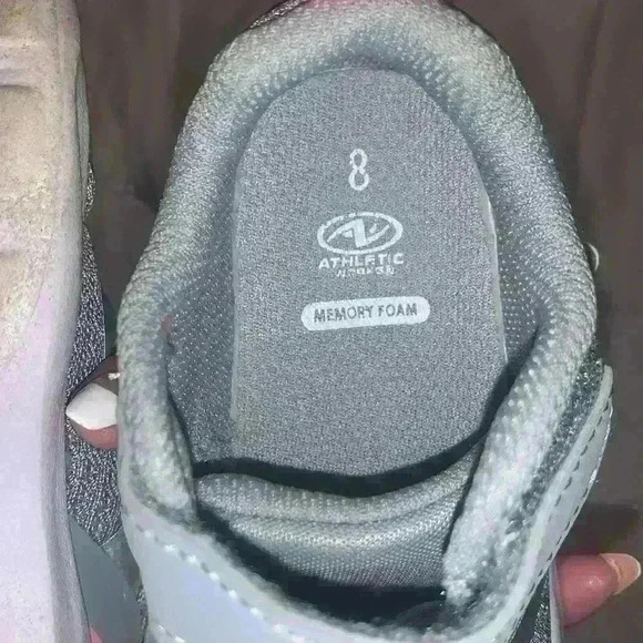 Toddler shoes size 8 - Picture 5 of 5